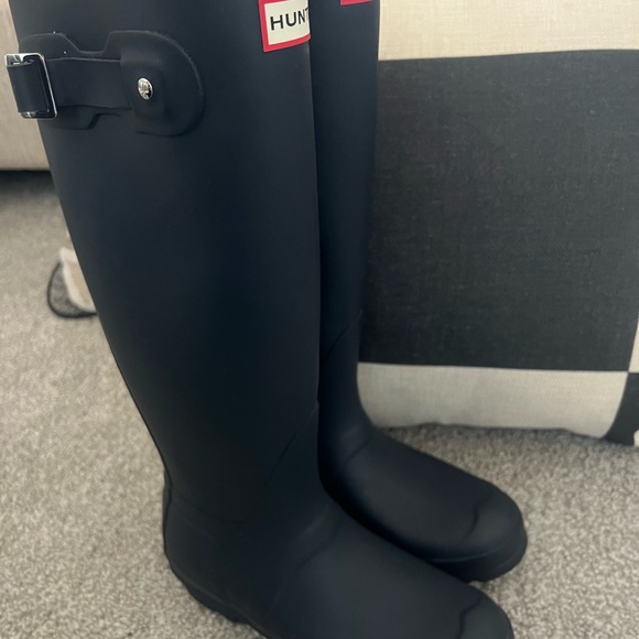 Hunter like new tall boots!  Only worn twice. They are in like new condition! - Picture 13 of 14